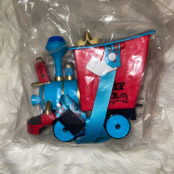 Dumbo Casey Junior Popcorn Bucket - Picture 4 of 5